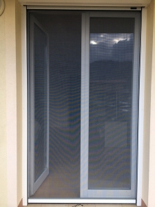 Balkonska vrata z rolo komarnikom