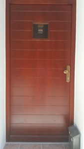 Moderne Holz-Eingangstüren